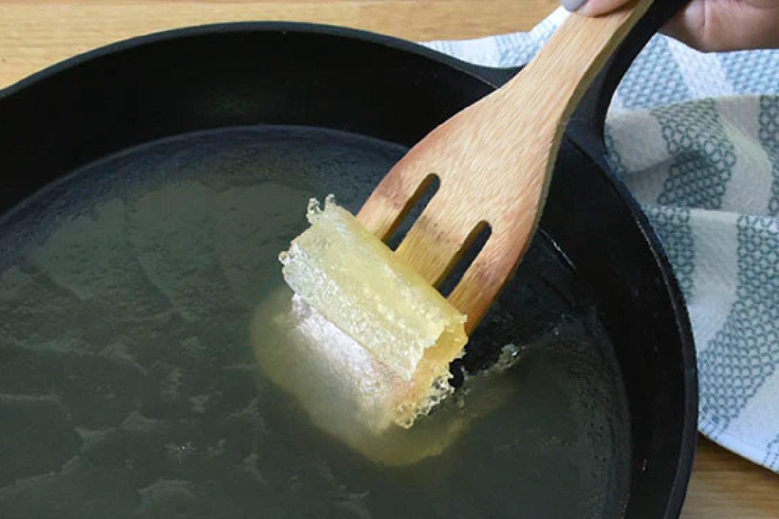 Cooking oil solidifier